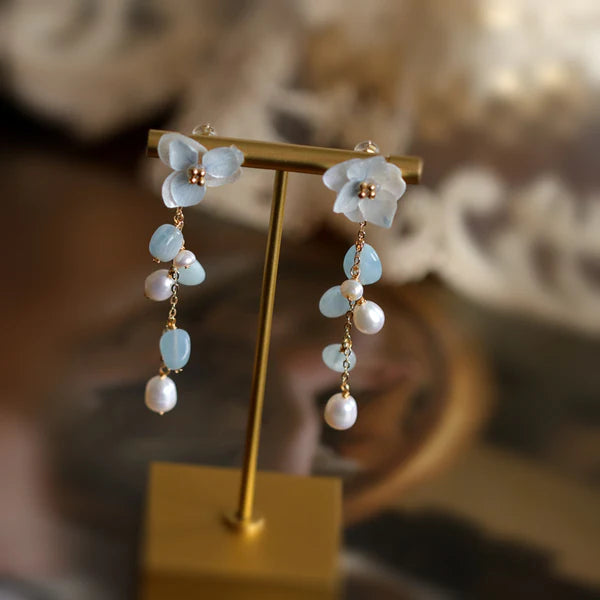 resin-hydrangea-pearl-earrings